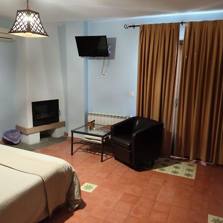 Hotel Rural La Posada De Las Cigueenas Jerez De Los Caballeros Buitenkant foto