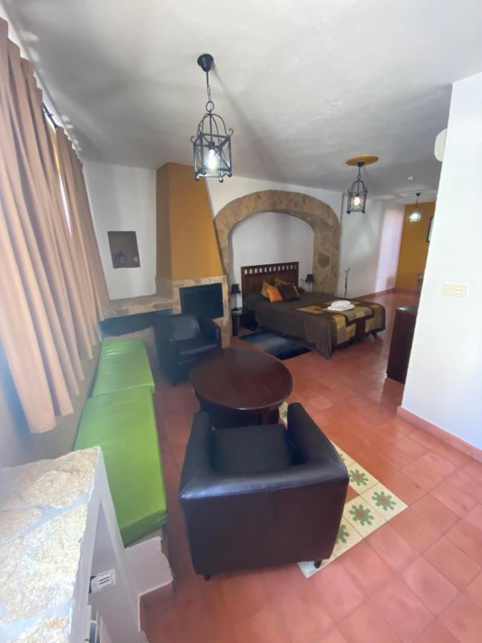 Hotel Rural La Posada De Las Cigueenas Jerez De Los Caballeros Buitenkant foto