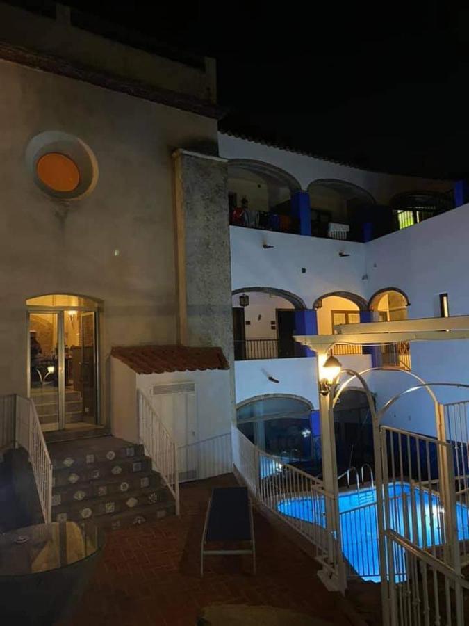 Hotel Rural La Posada De Las Cigueenas Jerez De Los Caballeros Buitenkant foto
