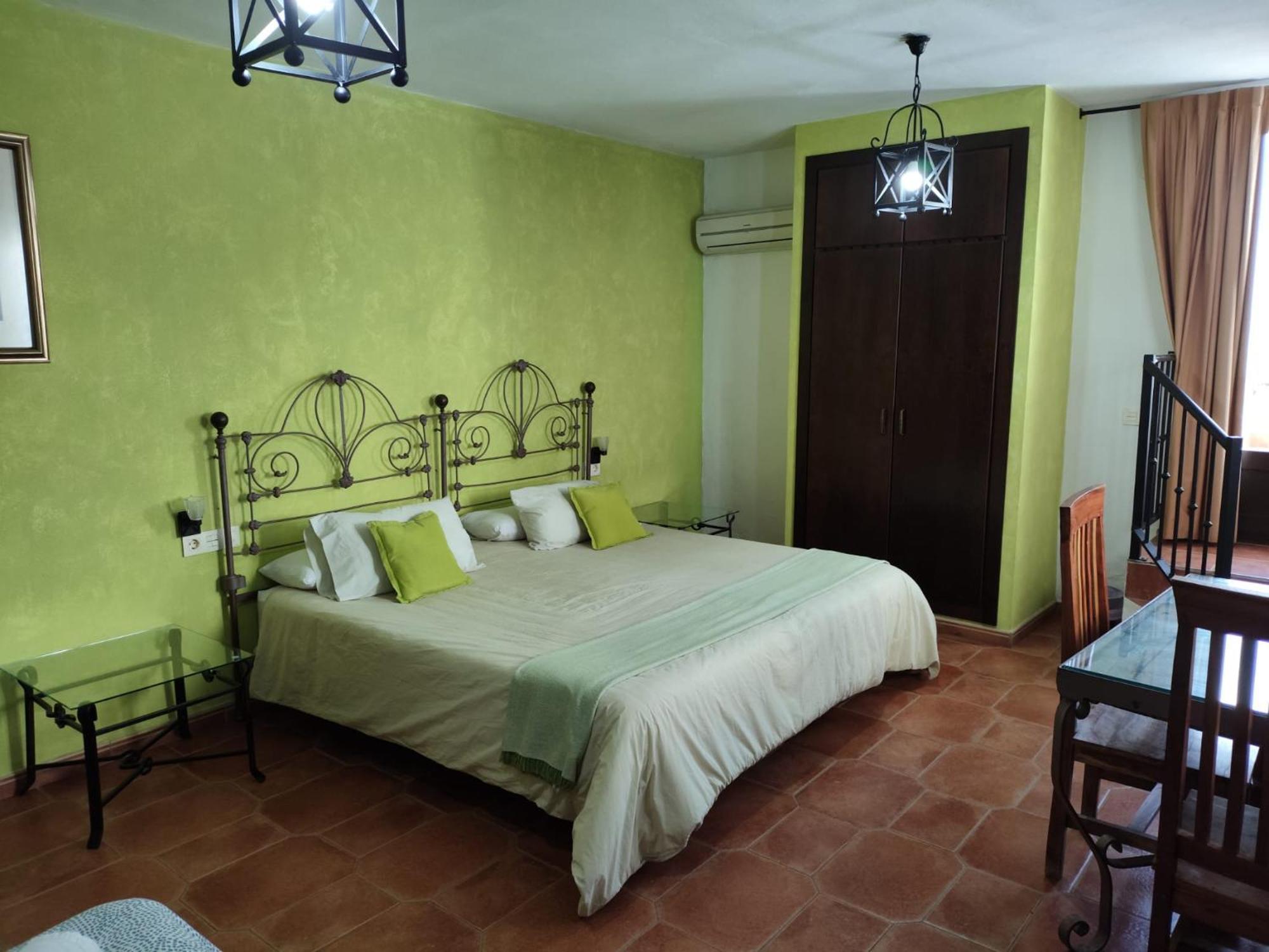 Hotel Rural La Posada De Las Cigueenas Jerez De Los Caballeros Buitenkant foto
